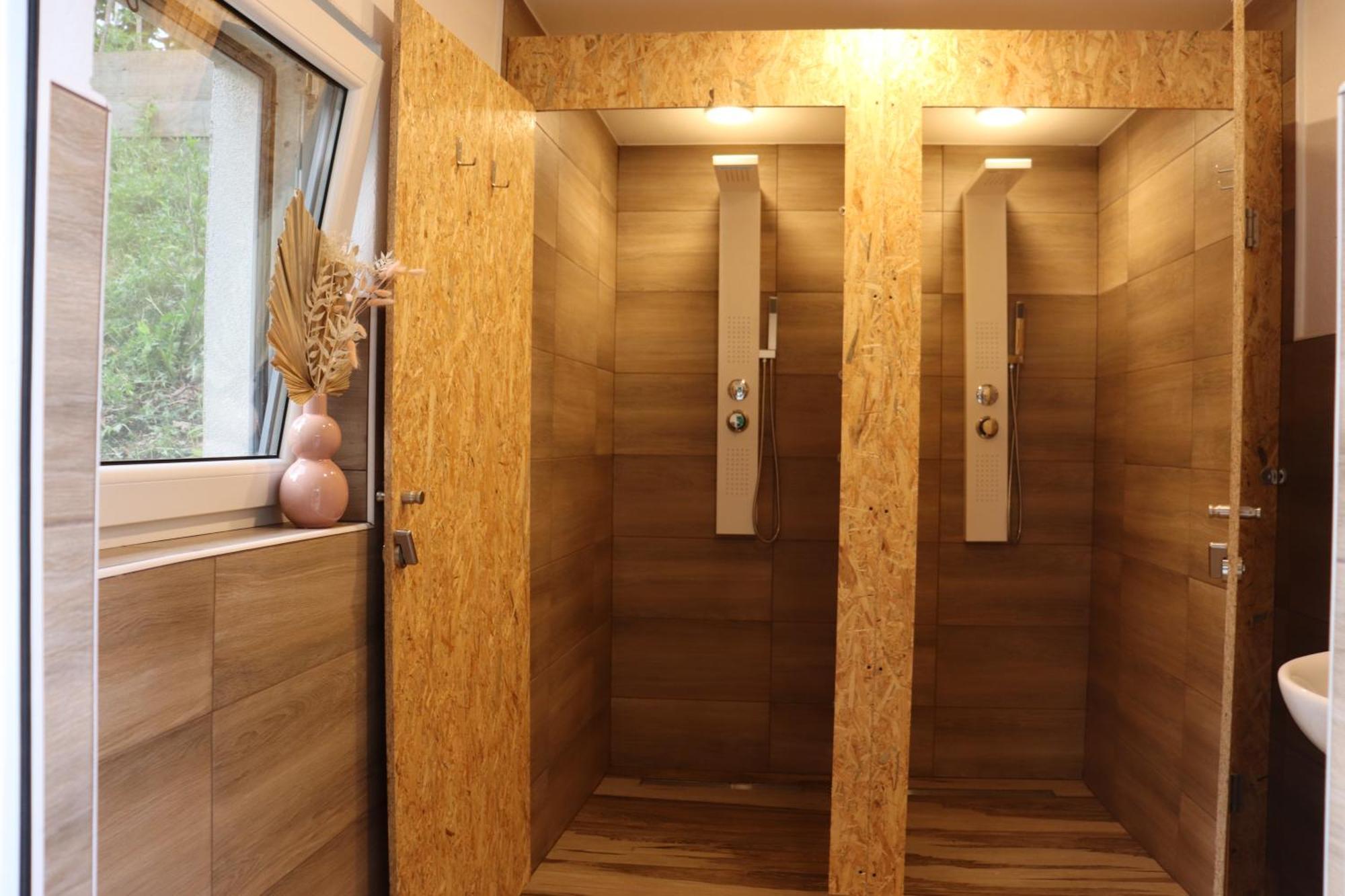 Отель T'Glamp Bee House Rovte Экстерьер фото